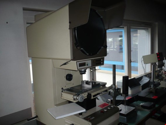 Used Mitutoyo PJ300 measuring projector for Sale (Auction Premium) | NetBid Industrial Auctions