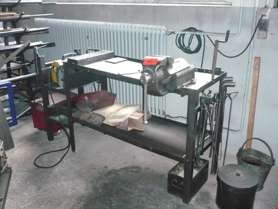 Used welding station for Sale (Auction Premium) | NetBid Industrial Auctions