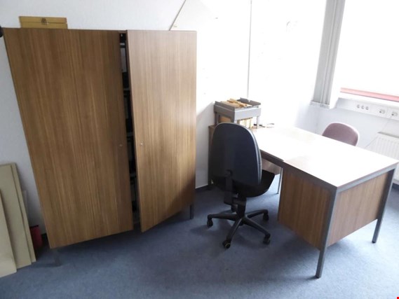 Used 2 Desk for Sale (Trading Premium) | NetBid Industrial Auctions