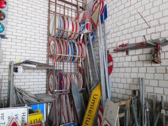 Used 1 Posten Traffic safety material for Sale (Auction Premium) | NetBid Industrial Auctions