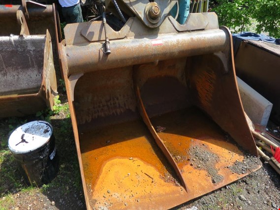 Used Hydraulically pivoting backhoe bucket (SW) for Sale (Auction Premium) | NetBid Industrial Auctions