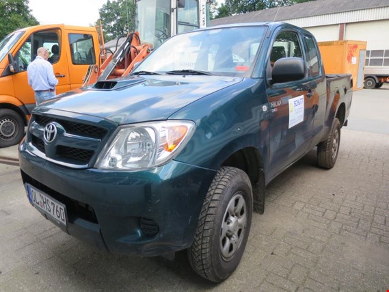 Used Toyota Hilux 4WD Car pick-up for Sale (Auction Premium) | NetBid Industrial Auctions
