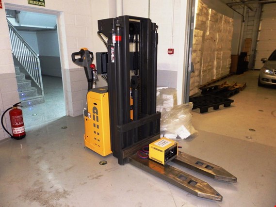 Used ATLET GALICAT.3G Electric Reachstacker for Sale (Trading Premium) | NetBid Industrial Auctions