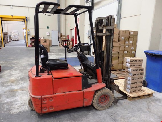Used Linde Electric forklift for Sale (Auction Premium) | NetBid Industrial Auctions