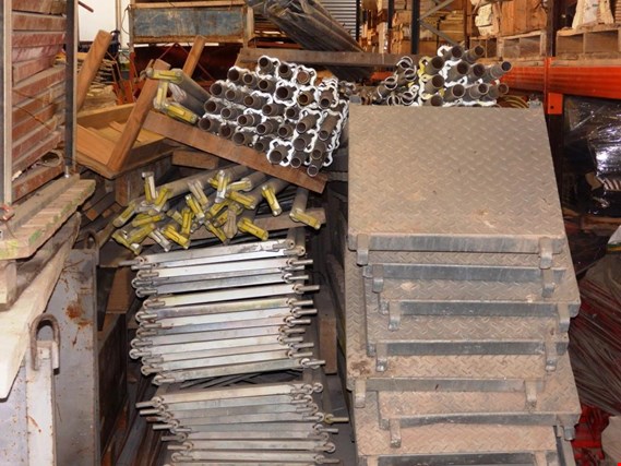 Used Colums and platforms for scaffolding for Sale (Auction Premium) | NetBid Industrial Auctions