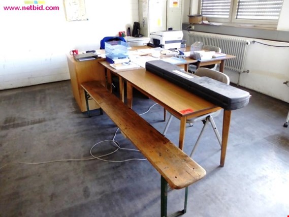 Used 4 Desks for Sale (Trading Premium) | NetBid Industrial Auctions