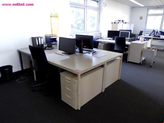 Used 12 Desks for Sale (Trading Premium) | NetBid Industrial Auctions