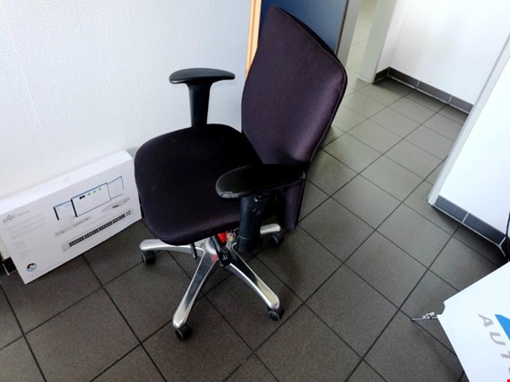 Used Corporate Express Swivel chair for Sale (Auction Premium) | NetBid Industrial Auctions