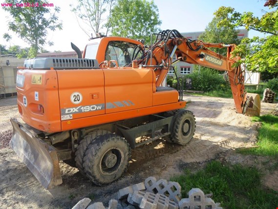 Used Doosan DX 190 W hydraulic mobile excavator for Sale (Auction Premium) | NetBid Industrial Auctions