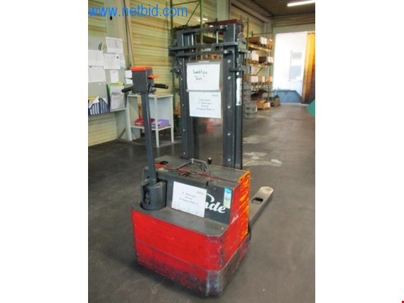 Used Linde L 12 Electric pallet truck for Sale (Auction Premium) | NetBid Industrial Auctions