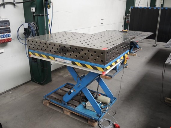 Used Siegmund welding table with hole grid pattern, #82 for Sale (Auction Premium) | NetBid Industrial Auctions