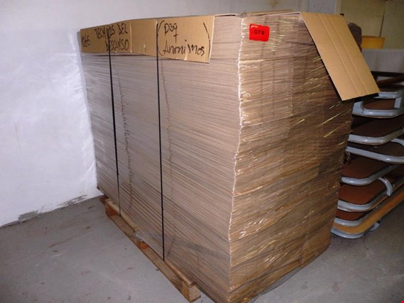 Used Pallet With Unnamed Carton Boxes For Sale Trading Premium