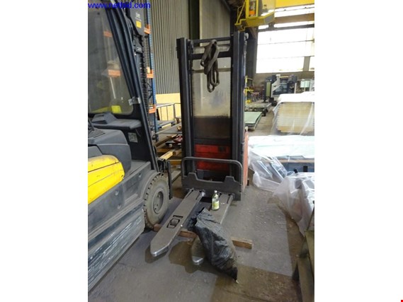 Used Linde L14 Electric pedestrian high lift truck for Sale (Auction Premium) | NetBid Industrial Auctions