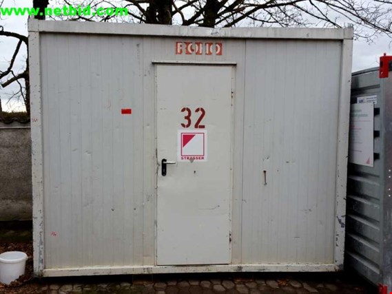 Used Roho Sanitary container (32) for Sale (Auction Premium) | NetBid Industrial Auctions