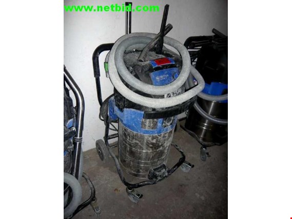 Used Nilfisk Attix 9 Industrial vacuum cleaner for Sale (Auction Premium) | NetBid Industrial Auctions