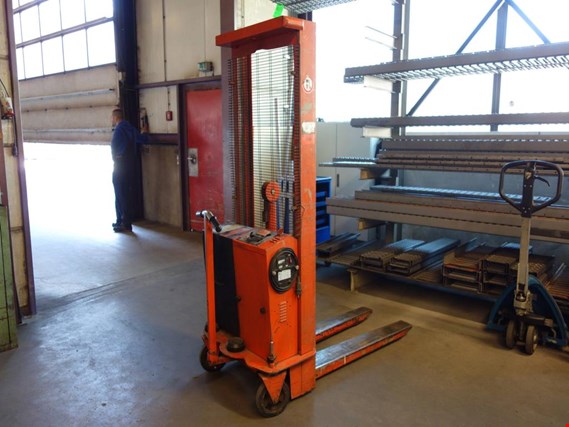 Used L200CFT Electric pallet truck for Sale (Auction Premium) | NetBid Industrial Auctions