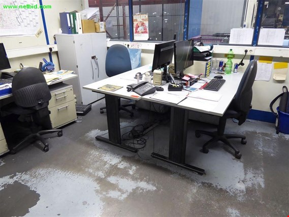 Used 4 Desks for Sale (Trading Premium) | NetBid Industrial Auctions