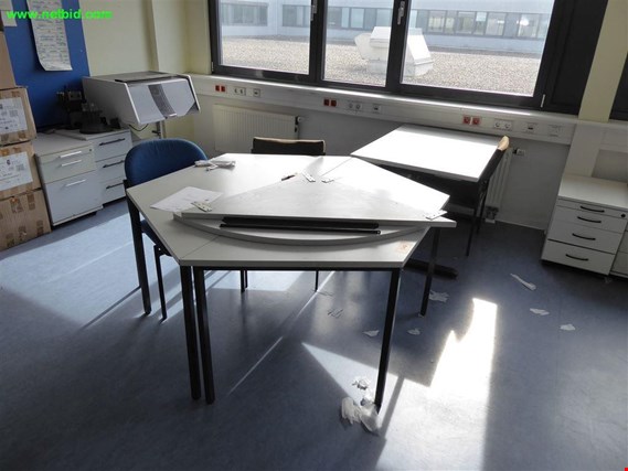 Used 2 Desks for Sale (Trading Premium) | NetBid Industrial Auctions