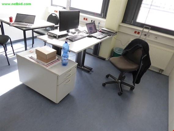 Used Desk delayed release 19.12.2018 for Sale (Trading Premium) | NetBid Industrial Auctions