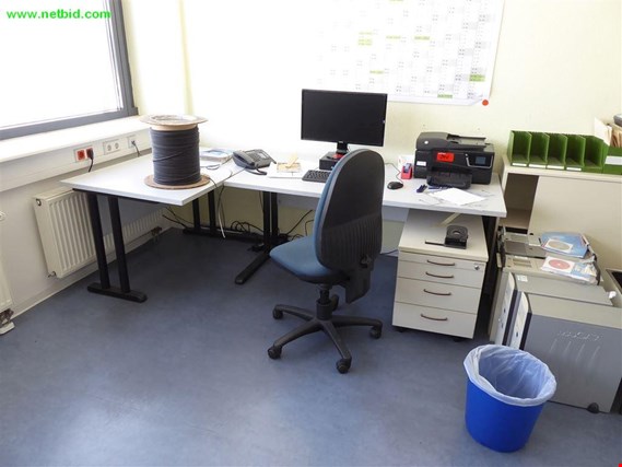 Used 2 Desks delayed release 19.12.2018 for Sale (Trading Premium) | NetBid Industrial Auctions