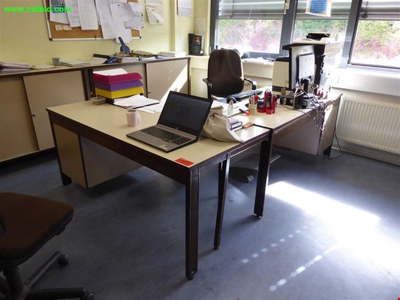 Used 2 Desks - delayed release 19.12.2018 for Sale (Trading Premium) | NetBid Industrial Auctions