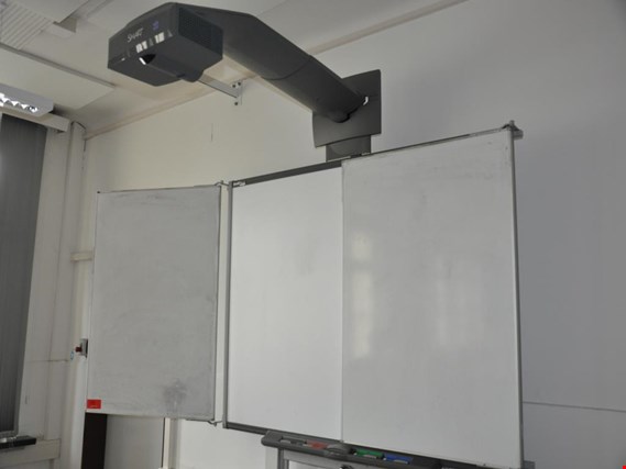 Used SMART Technologies Smartboard 680i 3Bundle ED-09-04 Interactive whiteboard with peripherals for Sale (Trading Premium) | NetBid Industrial Auctions