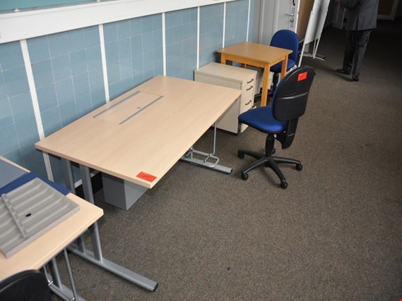 Used 1  Items Desks, chairs, metaplan walls, etc. for Sale (Trading Premium) | NetBid Industrial Auctions