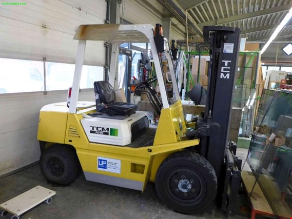 Used TCM FD 30 Z7S Diesel forklift truck for Sale (Auction Premium) | NetBid Industrial Auctions