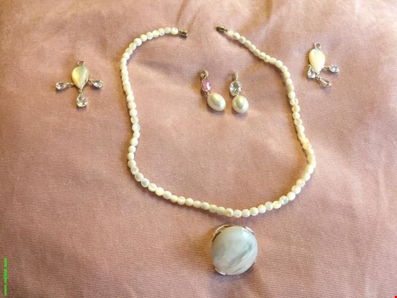 Used Necklace for Sale (Auction Premium) | NetBid Industrial Auctions