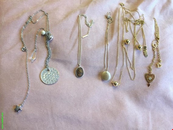 Used 5 Necklaces for Sale (Auction Premium) | NetBid Industrial Auctions