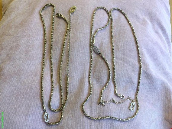 Used 2 Necklaces for Sale (Auction Premium) | NetBid Industrial Auctions