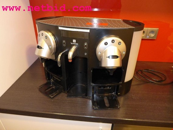 beskytte Afrika klynke Used Nespresso Professional Gemini CS 220 double capsule coffee machine for  Sale (Auction Premium) | NetBid
