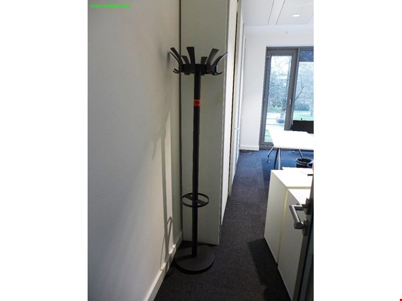 Used Coat rack for Sale (Trading Premium) | NetBid Industrial Auctions
