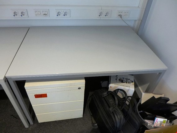 Used 2 desk for Sale (Trading Premium) | NetBid Industrial Auctions