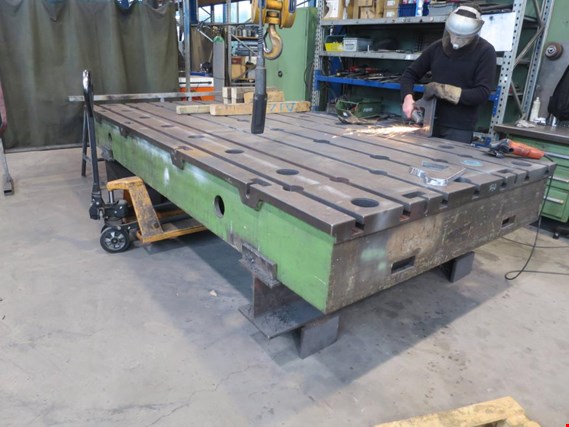Used Slot clamping table (green) for Sale (Auction Premium) | NetBid Industrial Auctions