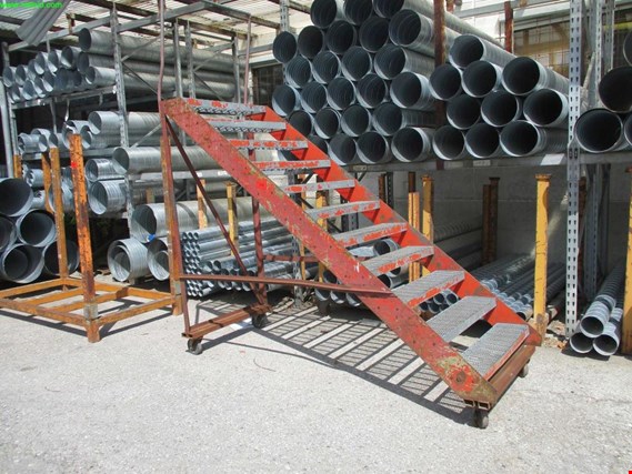 Used Mobile staircase for Sale (Auction Premium) | NetBid Industrial Auctions