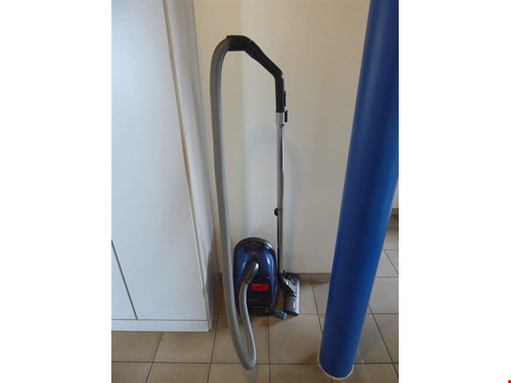 Used Miele Bluemagic Vacuum cleaner for Sale (Auction Premium) | NetBid Industrial Auctions