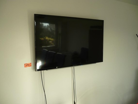 Used Grundig 55" flat screen TV for Sale (Auction Premium) | NetBid Industrial Auctions