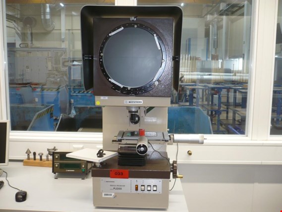 Used Mitutoyo PJ300 H Measuring projector for Sale (Auction Premium) | NetBid Industrial Auctions