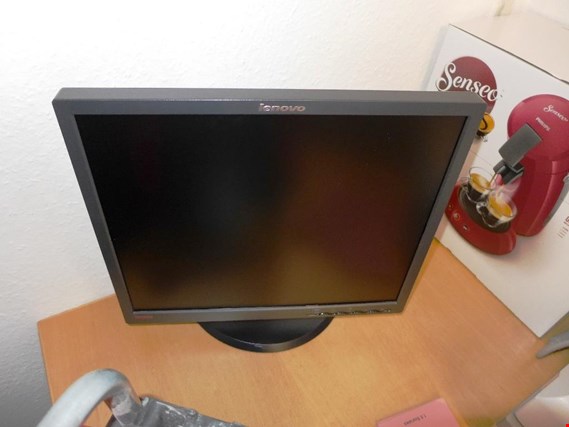 Used Lenovo 19" monitor for Sale (Trading Premium) | NetBid Industrial Auctions