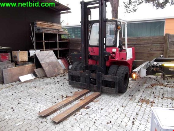 Used TCM FD35Z6T Diesel front forklift truck - collection only after later release! for Sale (Auction Premium) | NetBid Industrial Auctions