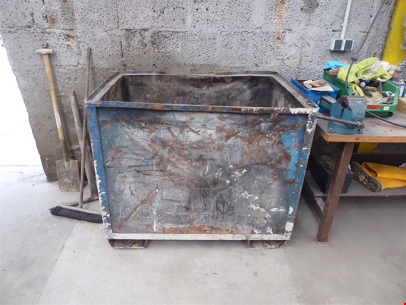 Used Metal bucket for Sale (Trading Premium) | NetBid Industrial Auctions