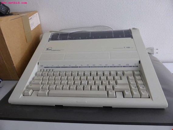 Used Triumph-Adler T180 electric typewriter for Sale (Trading Premium) | NetBid Industrial Auctions