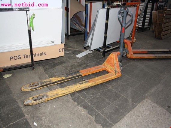 Used Hand pallet truck for Sale (Auction Premium) | NetBid Industrial Auctions