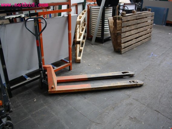 Used 4 Hand pallet truck for Sale (Auction Premium) | NetBid Industrial Auctions
