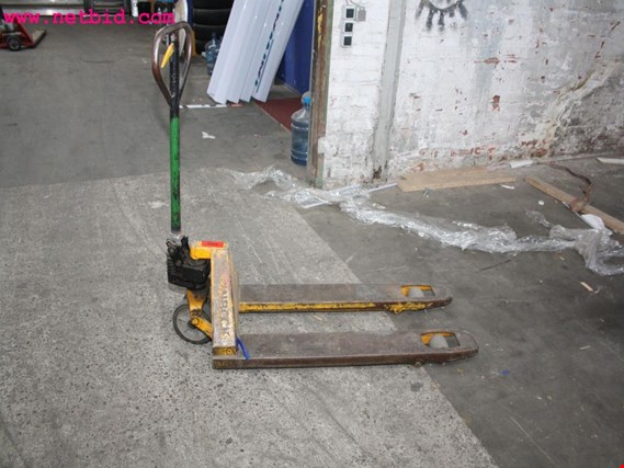 Used Steinbock Hand pallet truck for Sale (Auction Premium) | NetBid Industrial Auctions