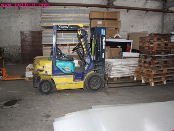 Used Komatsu FD25-T14 Diesel forklift truck for Sale (Auction Premium) | NetBid Industrial Auctions
