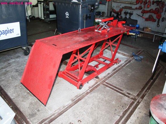 Used Motorcycle lift for Sale (Trading Premium) | NetBid Industrial Auctions
