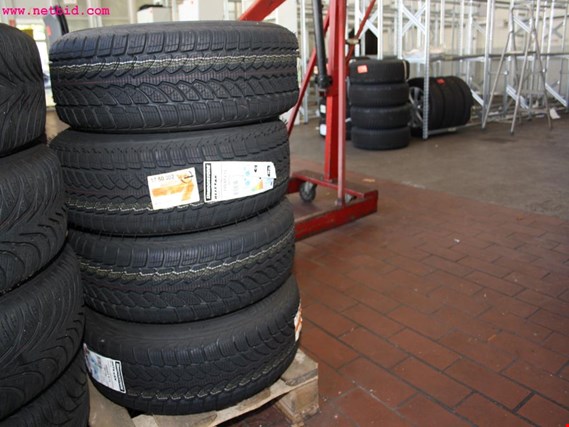 Used Bridgestone Blizzak LM-32 1 Satz Winter tires for Sale (Auction Premium) | NetBid Industrial Auctions