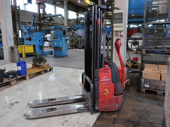Used Linde L12 electr. pallet high-lift truck (3) for Sale (Auction Premium) | NetBid Industrial Auctions